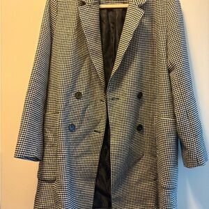 Zara women’s Black and White Houndstooth Coat